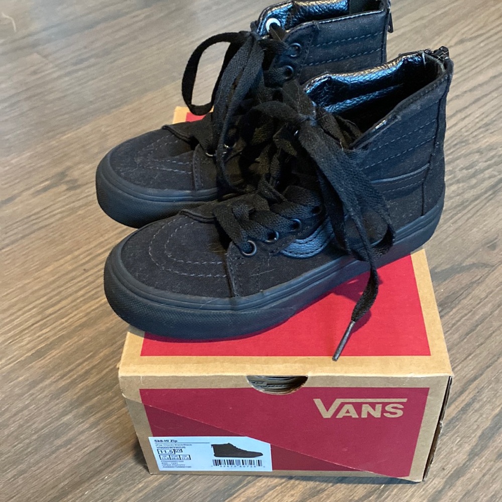 EUC Vans Sk8-Hi Zip in black